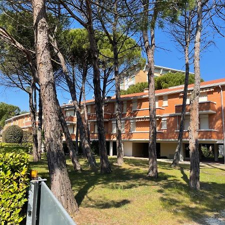 Twin Pine Trees Flats, Near Beach Bibione Esterno foto