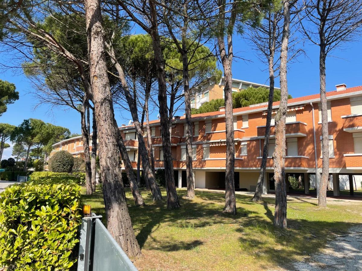 Twin Pine Trees Flats, Near Beach Bibione Esterno foto