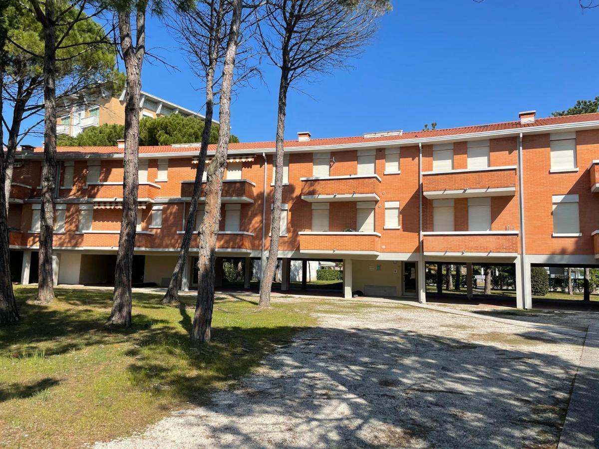 Twin Pine Trees Flats, Near Beach Bibione Esterno foto